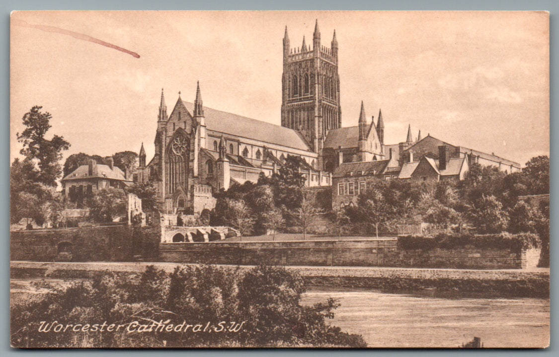 This is a Worcester Cathedral Worcestershire Vintage Topographical Postcard